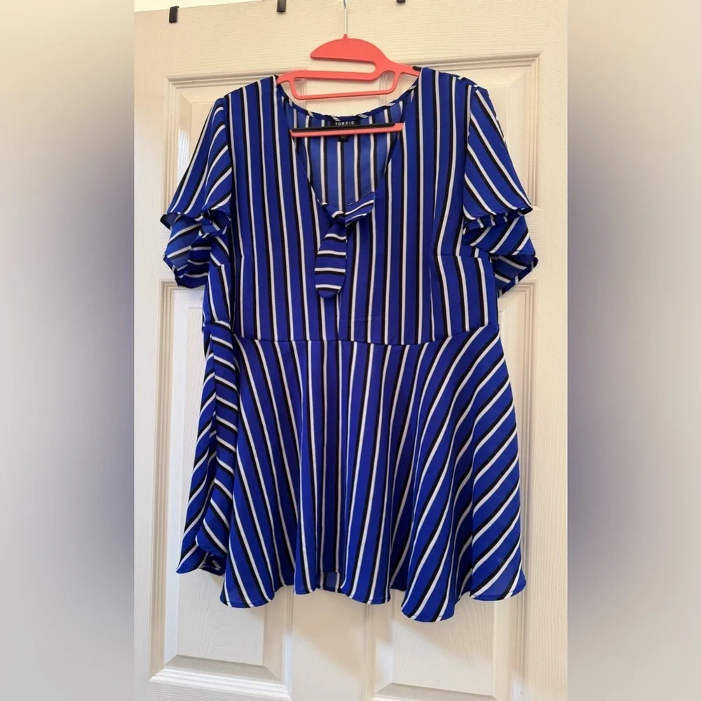 Torrid royal blue dress shirt size 1 gently used - Picture 1 of 2